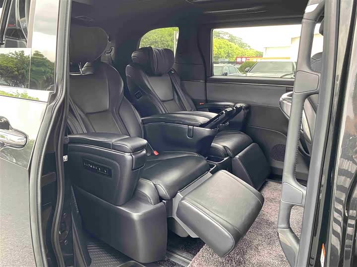 Фото 12 - Lexus LM