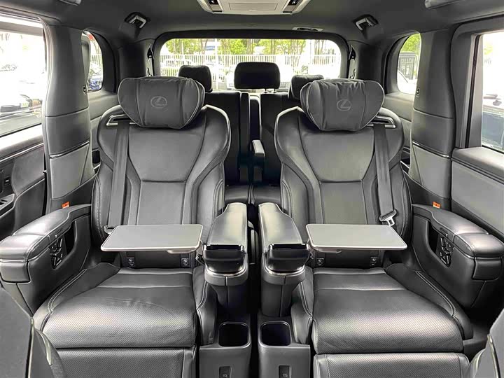 Фото 13 - Lexus LM