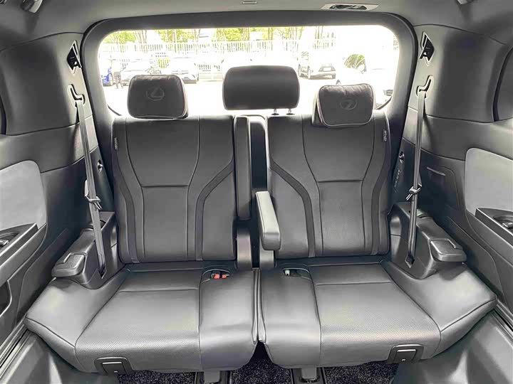 Фото 14 - Lexus LM