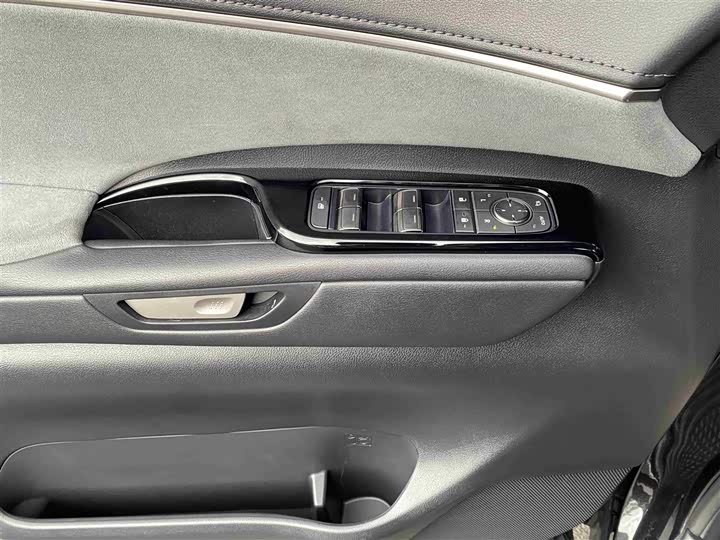 Фото 15 - Lexus LM