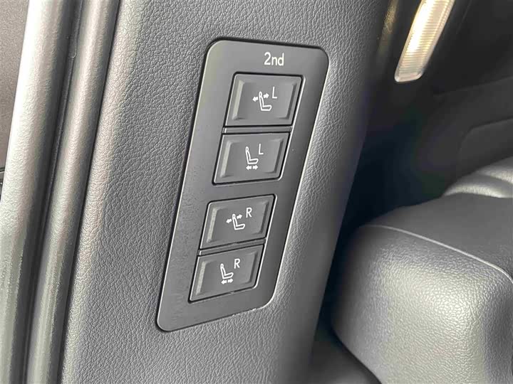 Фото 23 - Lexus LM