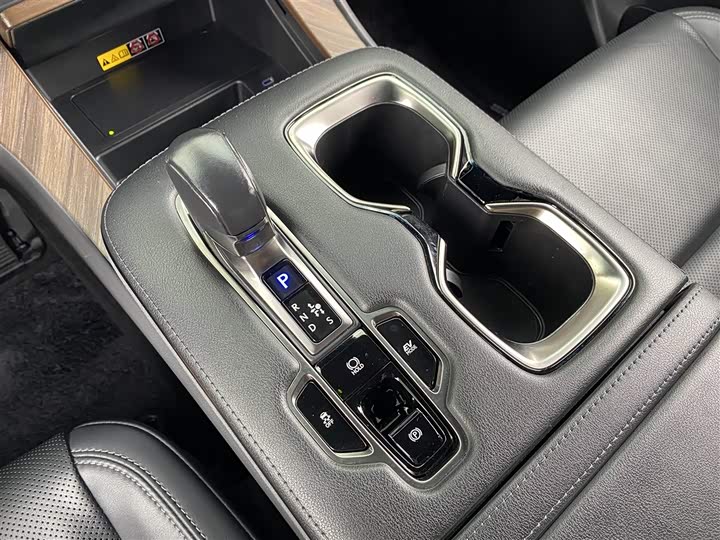 Фото 9 - Lexus LM