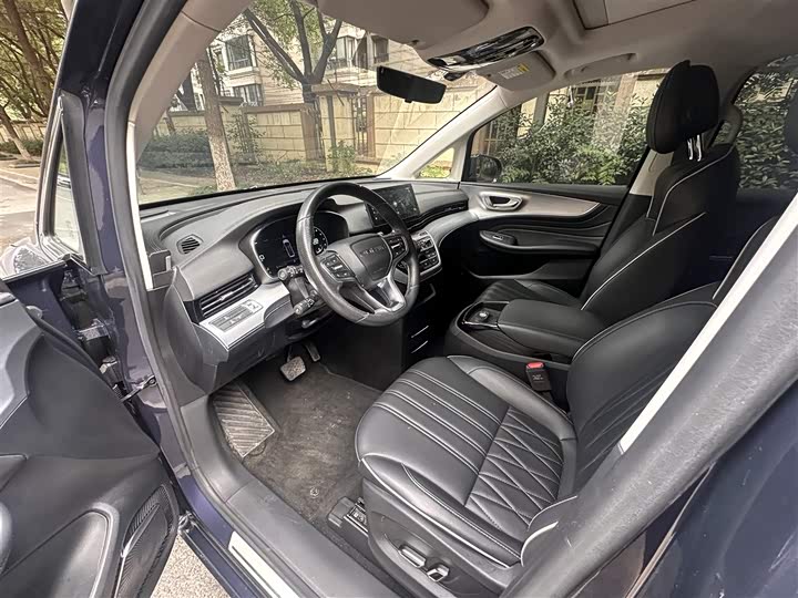 Фото 10 - Roewe iMax 8