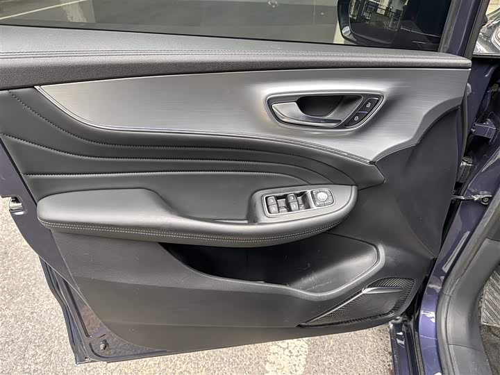 Фото 11 - Roewe iMax 8