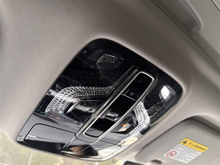 Фото 14 - Roewe iMax 8