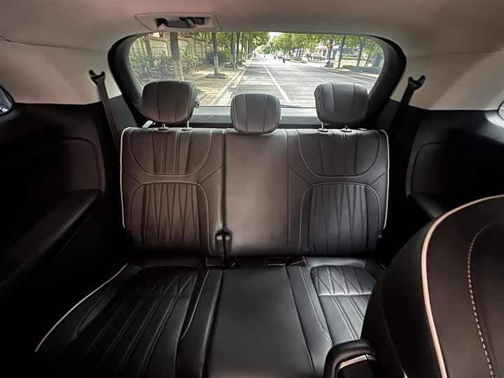 Фото 21 - Roewe iMax 8