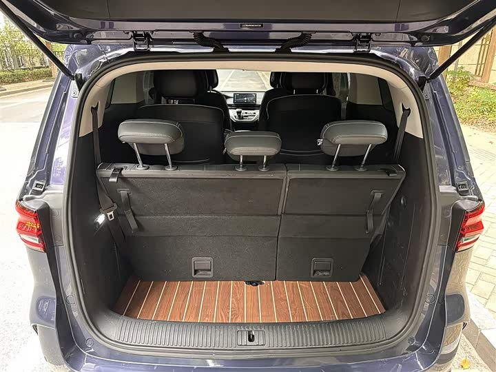 Фото 8 - Roewe iMax 8