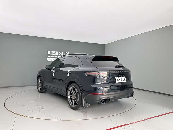 Фото 7 - Porsche Cayenne