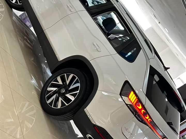 Фото 23 - Volkswagen Tayron