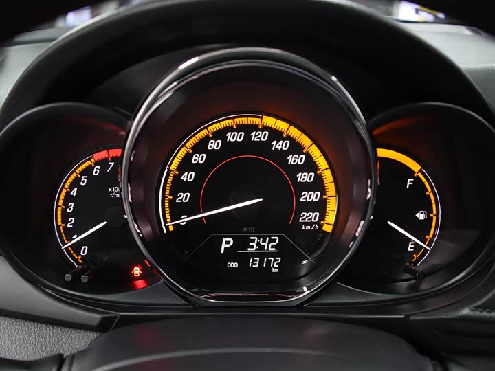 Фото 22 - Toyota Yaris L Hatchback