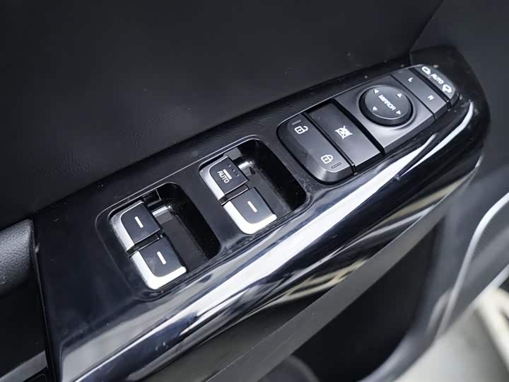 Фото 11 - Kia KX5