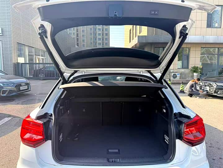 Фото 2 - Audi Q2L