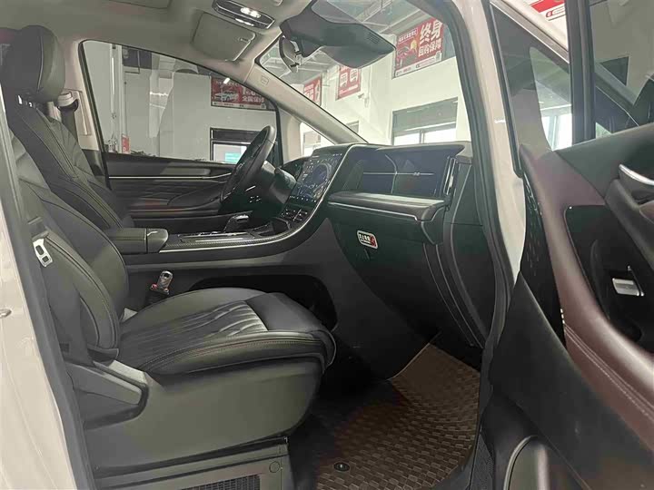 Фото 11 - GAC Trumpchi M8