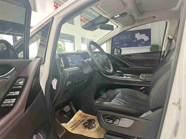 Фото 3 - GAC Trumpchi M8