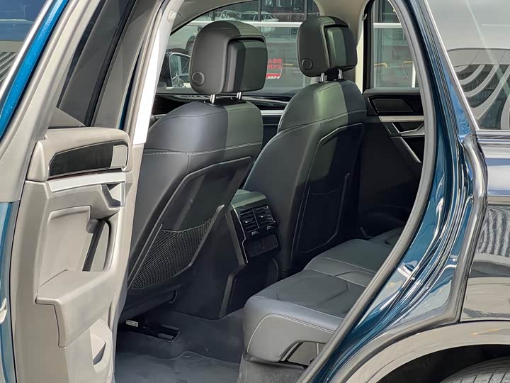 Фото 10 - Volkswagen Touareg