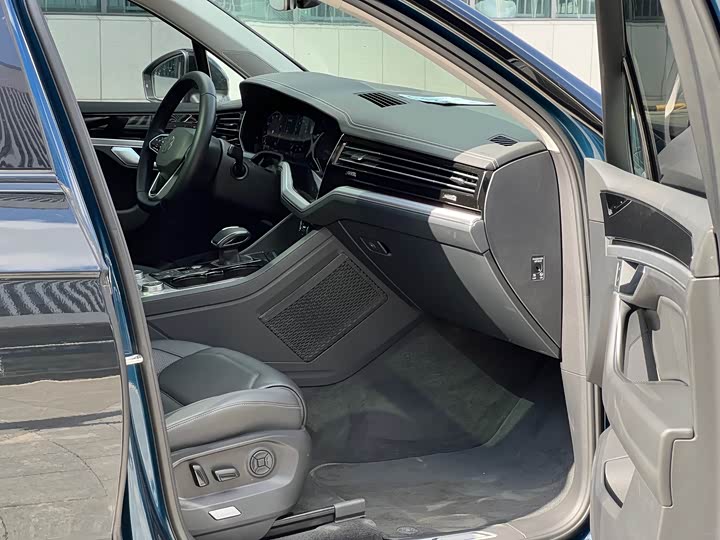 Фото 11 - Volkswagen Touareg