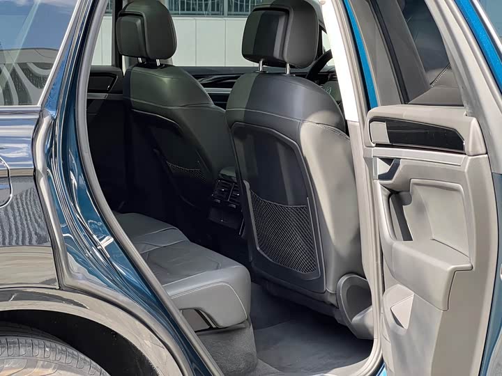 Фото 12 - Volkswagen Touareg