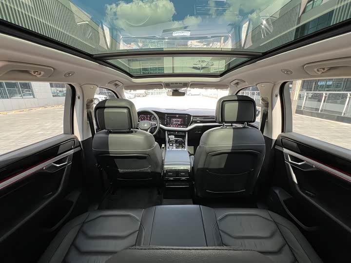 Фото 13 - Volkswagen Touareg