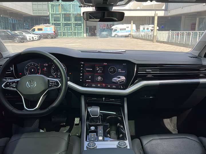 Фото 16 - Volkswagen Touareg