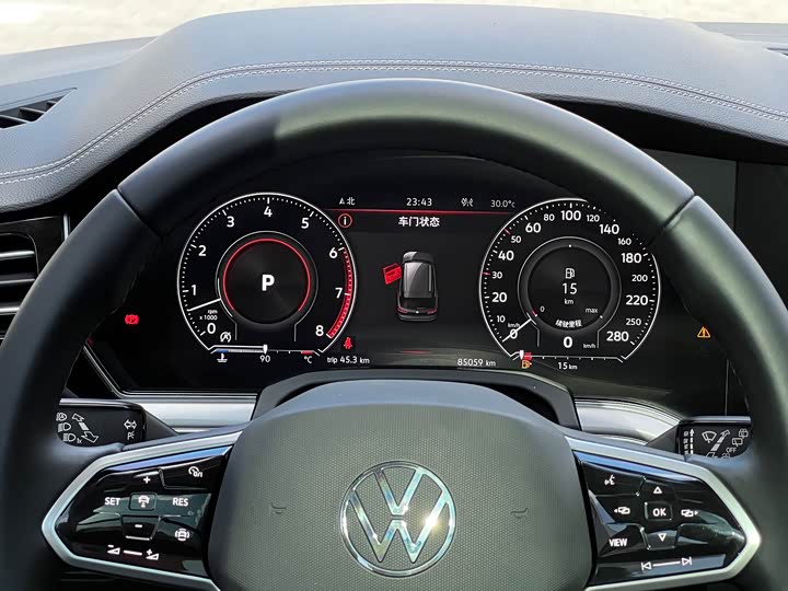 Фото 18 - Volkswagen Touareg