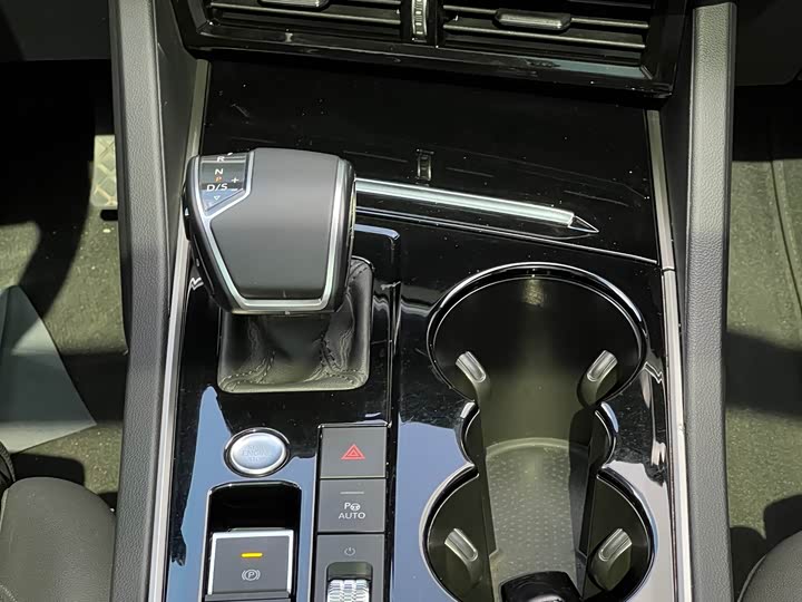 Фото 20 - Volkswagen Touareg