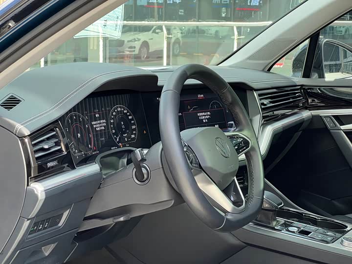 Фото 22 - Volkswagen Touareg