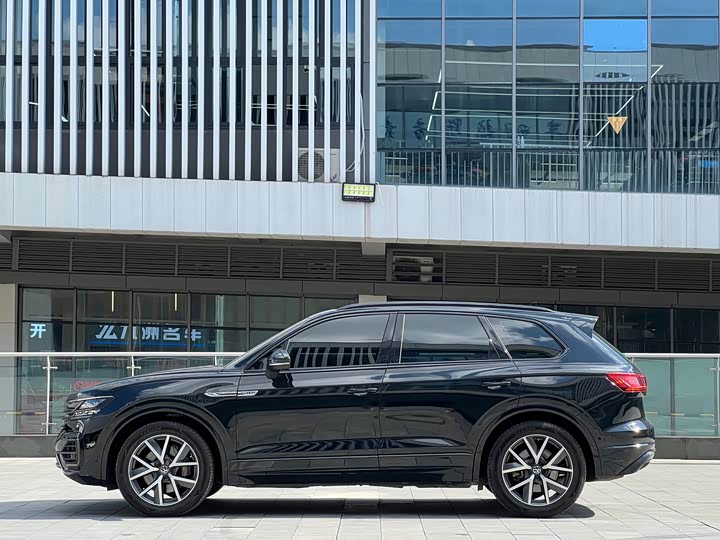 Фото 4 - Volkswagen Touareg