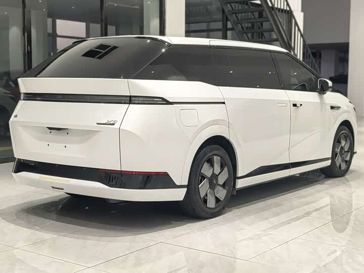 Фото 4 - XPeng X9