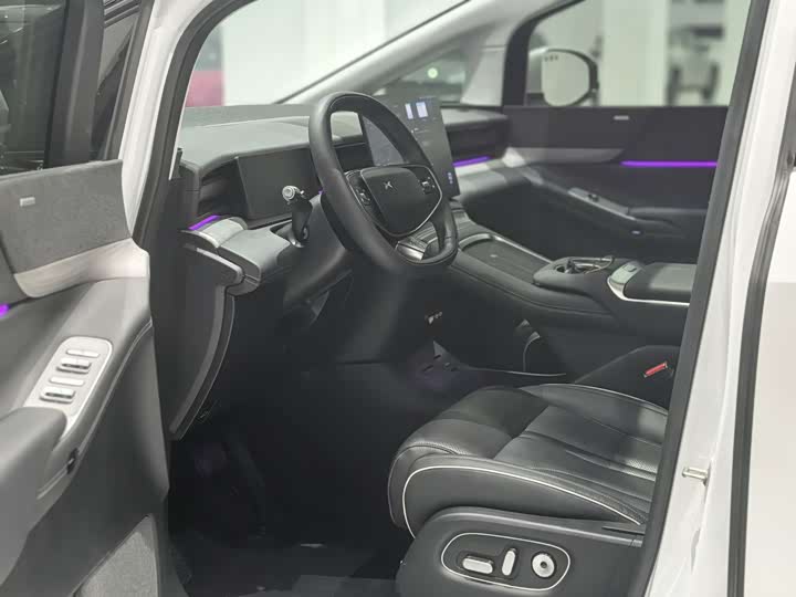 Фото 6 - XPeng X9