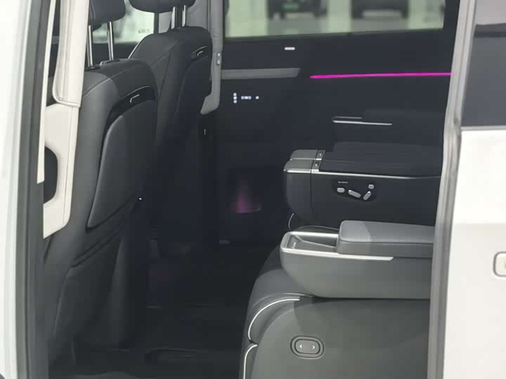 Фото 8 - XPeng X9