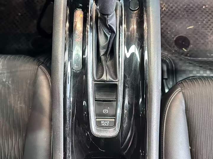 Фото 15 - Honda Vezel