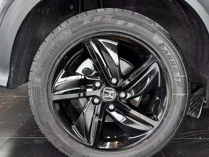 Фото 9 - Honda Vezel