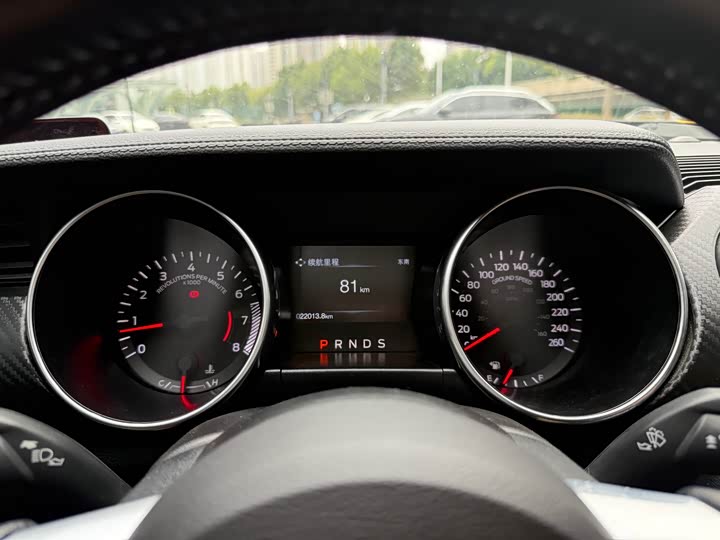 Фото 13 - Ford Mustang