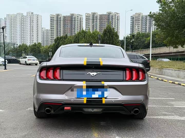 Фото 4 - Ford Mustang