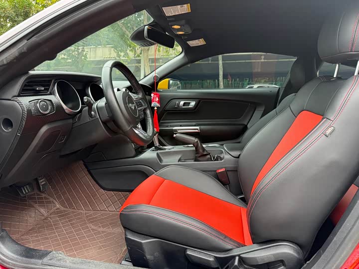 Фото 6 - Ford Mustang