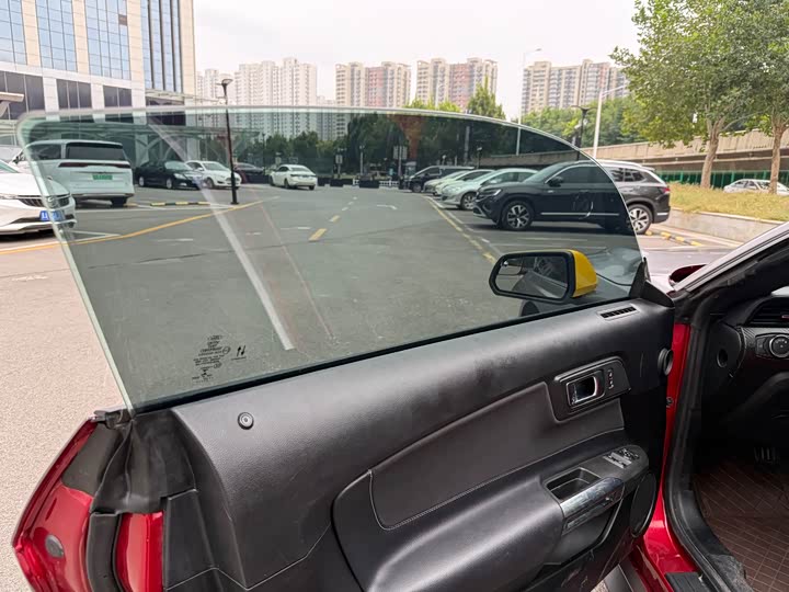 Фото 8 - Ford Mustang