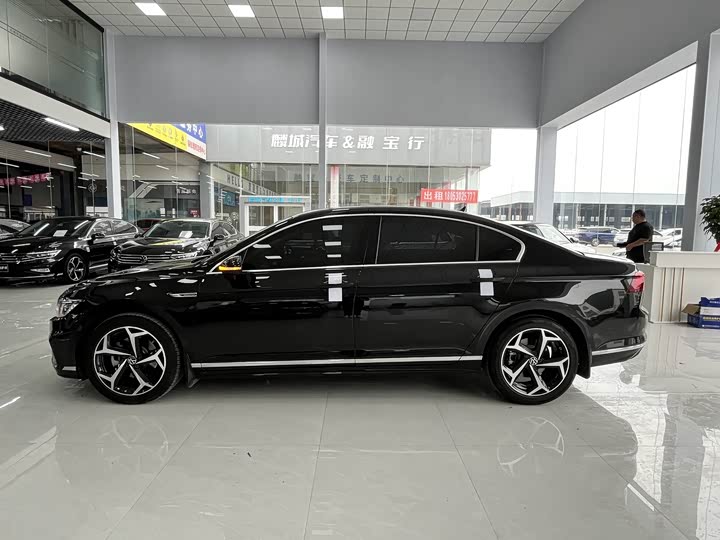 Фото 7 - Volkswagen Magotan