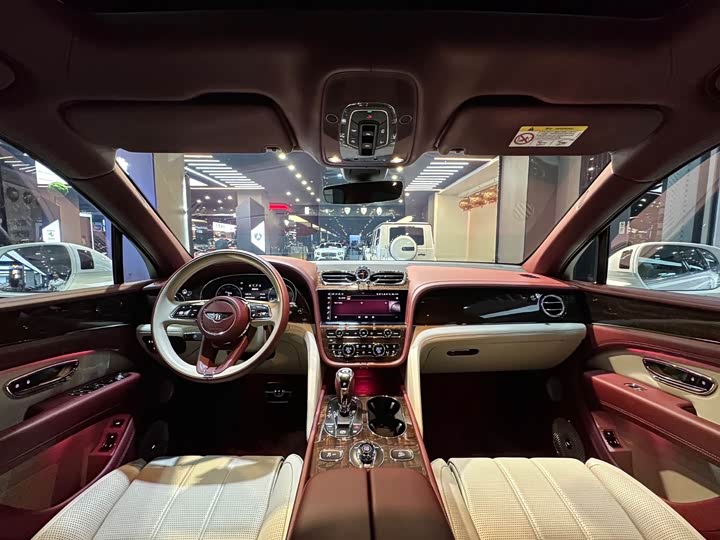 Фото 13 - Bentley Bentayga