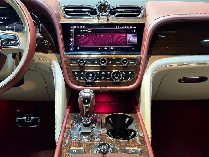 Фото 14 - Bentley Bentayga