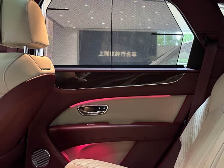 Фото 21 - Bentley Bentayga