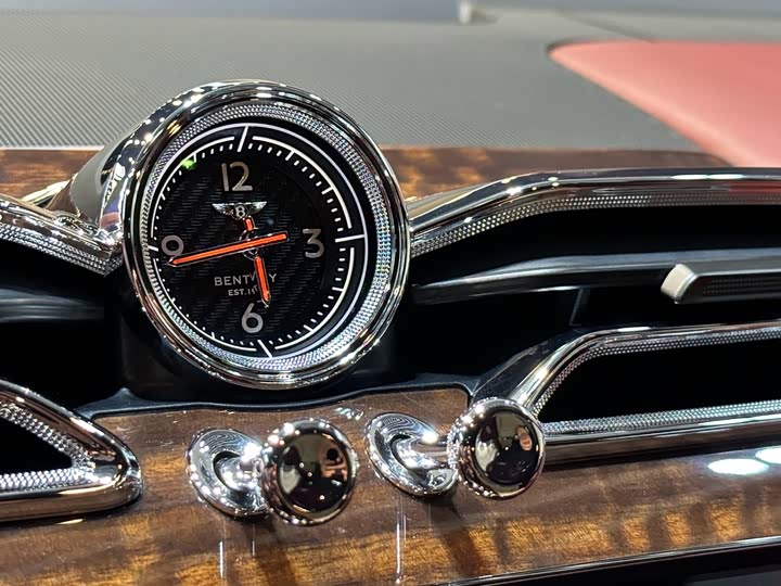 Фото 9 - Bentley Bentayga