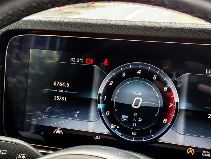 Фото 13 - Mercedes-Benz G-Class