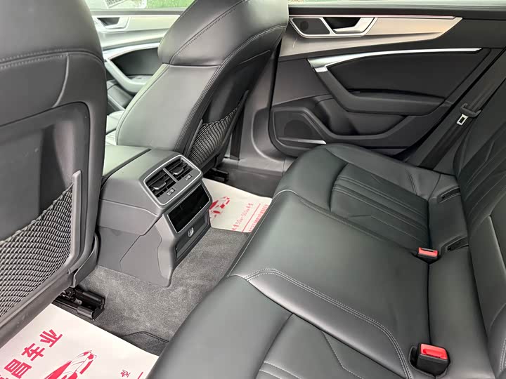 Фото 9 - Audi A7