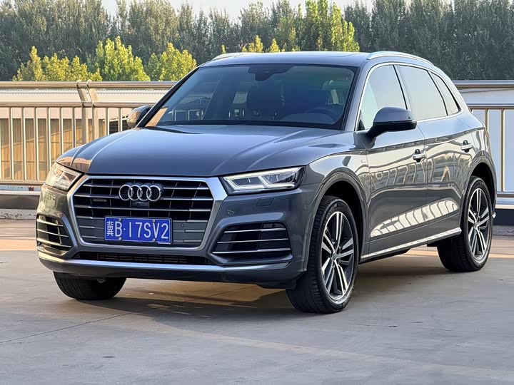 Фото 1 - Audi Q5L