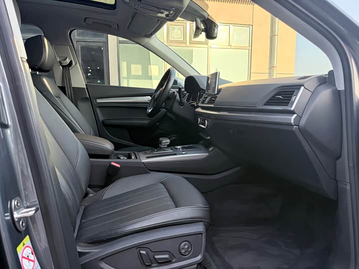 Фото 10 - Audi Q5L