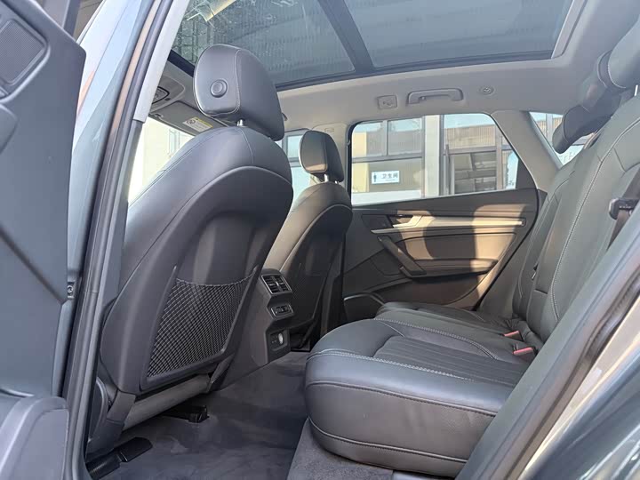 Фото 12 - Audi Q5L