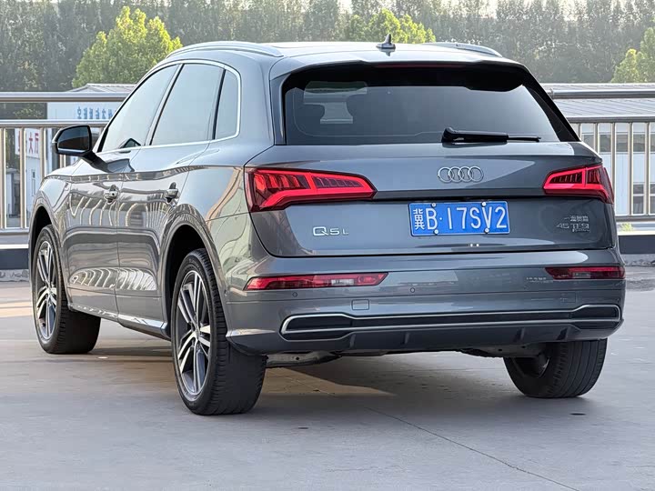 Фото 4 - Audi Q5L
