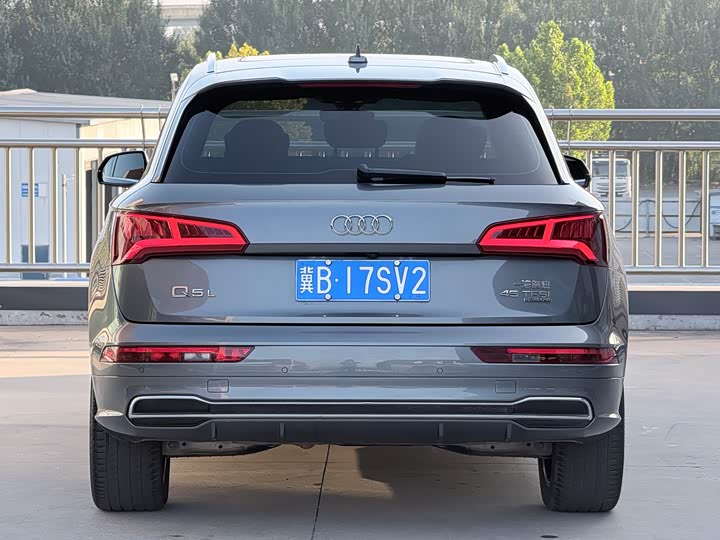 Фото 5 - Audi Q5L