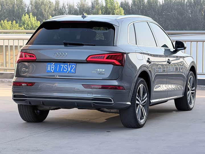 Фото 6 - Audi Q5L