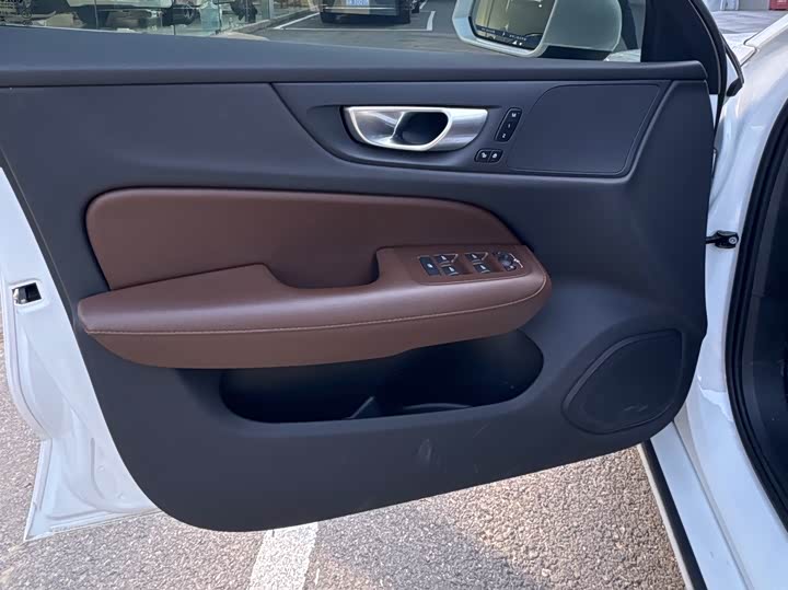 Фото 11 - Volvo S60